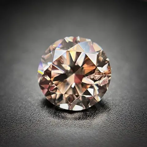 1 pcs Diamant - 0.50 ct - Rond - zeer lichtrozeachtig bruin