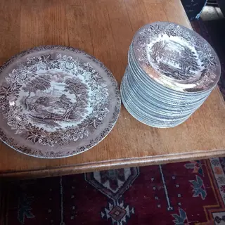 Servies: Engels Bruin Old Britain Castles - gebakschaal met 22 bordjes&nbsp; - puntgaaf - DOE EEN BOD, VA