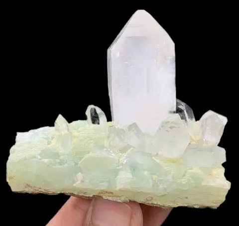 Kwarts op Prehniet Kristal - 7.5×6.1×4.1 cm - 112 g - (1)