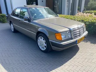 Mercedes-Benz 200-500 (W124)