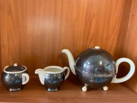 Hutschenreuther, WMF / Geislingen - theepot met suikerpot