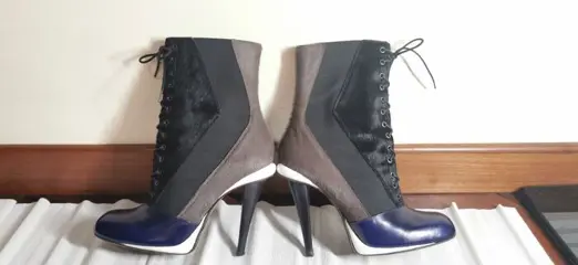 Fendi - Enkellaarzen - Maat: Schoenen / EU 38