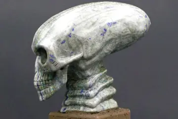 Zeer Indrukwekkende Lapis Lazuli Alien Schedel Gemonteerd