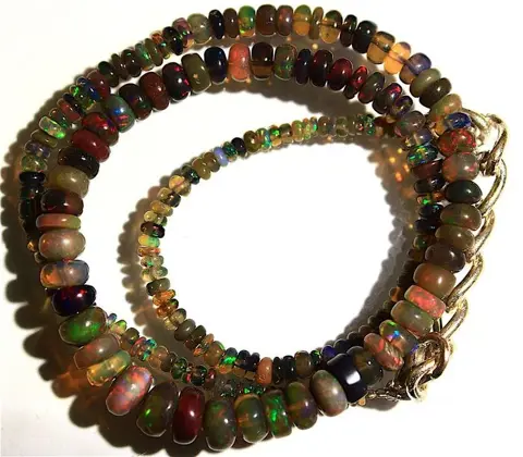 Ethiopische zwarte opaal kralen - Unisex Cts. 62,00 - 12.4 g