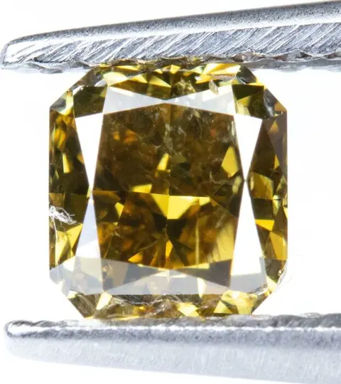 Diamant - 0.60 ct - Natural Fancy Deep Brownish-Yellow - I1