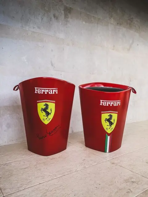 Decoratief object - Ferrari themed Feature Chairs - PK