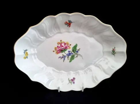 Meissen - Bloemenpatroon Exclusief schaal ca. 28x19cm -