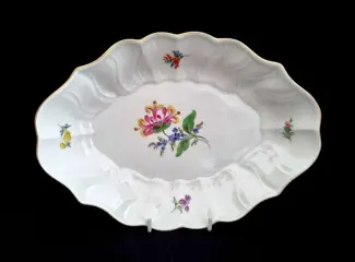 Meissen - Bloemenpatroon Exclusief schaal ca. 28x19cm -