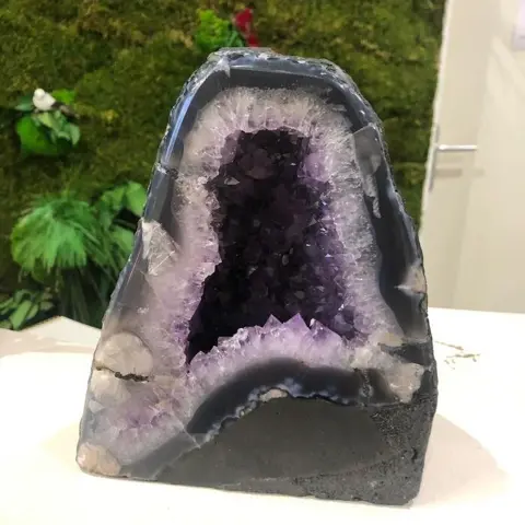 Amethist Geode - 15×18×13 cm - 3.4 kg - (1)