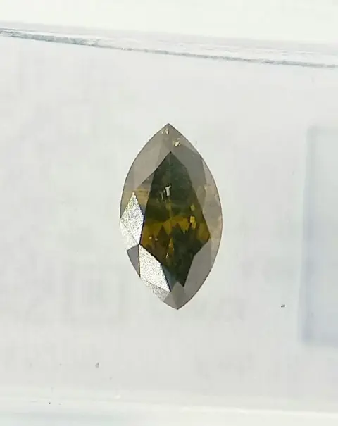 1 pcs Diamant - 0.58 ct - Markies - Kleurbehandeld - fancy
