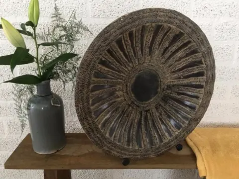 Schaal , bord op standaard , aardewerken , kado