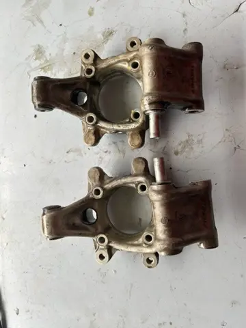 Rear hub carriers for Maserati 3200 GT