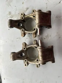 Rear hub carriers for Maserati 3200 GT