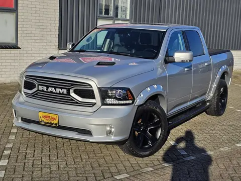 Dodge Ram 1500 SPORT CREW CAB 4X4 5,7 LTR V8 AUT. LUCHTVERING