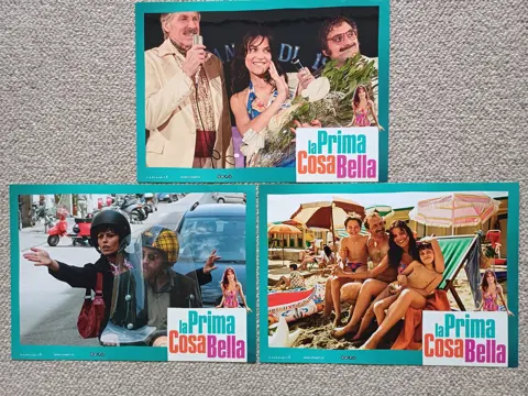 LA   PRIMA   COSA   BELLA     lobbycard set.