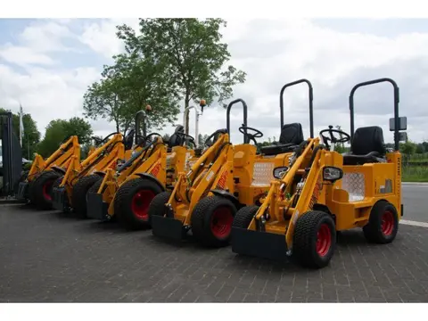 Officiële Dealer van Knikmops minishovels!