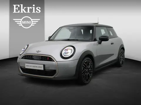 MINI 3-Deurs Cooper S Favoured Trim | Pakket M | Glazen Panoramadak | Stuur- en stoelverwarming | Co