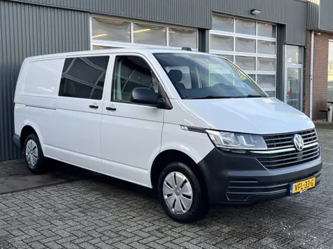 Volkswagen Transporter 2.0 TDI L2H1 30 DC Airco Cruise controle Telefoonverbinding Trekhaak 2200kg t