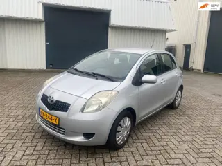 Toyota Yaris 1.0 VVT-i Terra / 5drs /