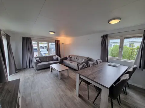 Modern chalet dichtbij dorp duinen en strand