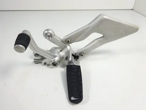 LINKER SCHETSPLAAT KTM 990 Superduke 2003 - 2006