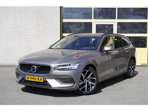 Volvo V60 2.0 T4 191PK! Automaat BJ2020 Lmv 18" | Led | Pdc | Navi | Elek. trekhaak | Verwarmd voorr