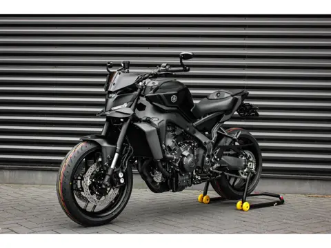 Yamaha Tour MT- 09 ABS 119PK 2025 NEW UIT VOORRAAD / COMPLETE DOCUMENTATIE / CUSTOM SC EXHAUST / QUI