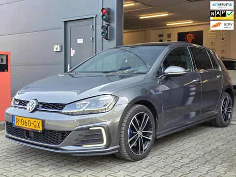 Volkswagen Golf 1.4 TSI PHEV GTE | PANO / ACC / LED / CARPLAY / CAMERA / P.SENSOR V+A / LEDER-ALCANT