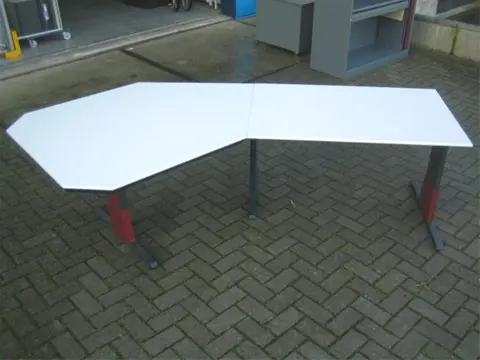 1x Bureau B257x80/137cm.