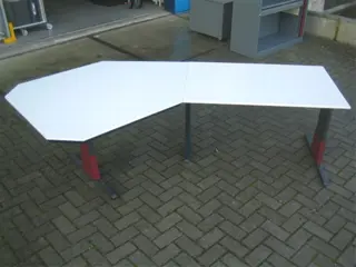 1x Bureau B257x80/137cm.