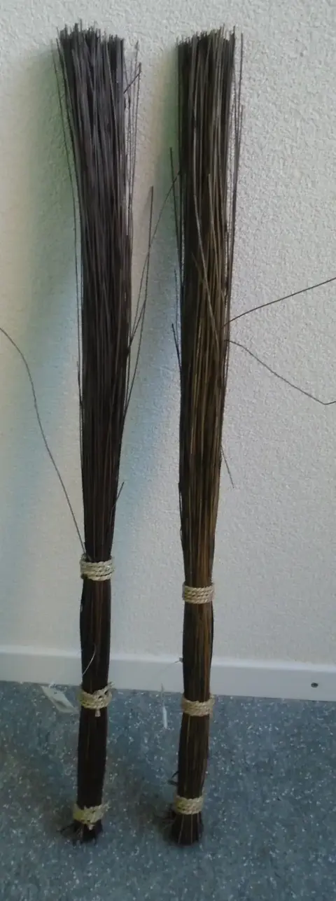 DECO GRASSPRIETEN BOS 65 CM nr. 16 NIEUW  Leuke takken met zaden. Zie foto  Formaat ± lang 80 cm.  A