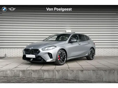 BMW 1 Serie M135 xDrive BMW 1 Serie M135i xDrive | M Sport Pro | Premium Pack | Driving Assistant Pl