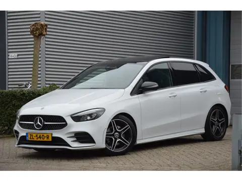 Mercedes-Benz B-Klasse 180 AMG | LED | CARPLAY | CAMERA | PANODAK | NIGHTPAKKET | CRUISE | CLIMA | E