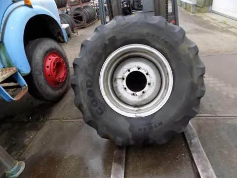 GOOD YEAR banden met velg good year banden met velg 540/65 R 24