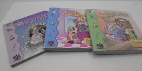 BEDTIJD VERHAALTJES 3 STUKS ASSEPOESTER, DE GELAARSDE KAT