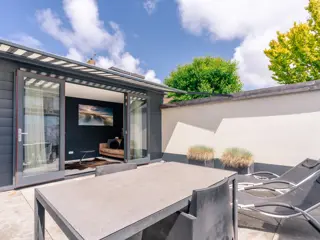 Knus vakantiehuis met tuin op het zuiden vlakbij het strand