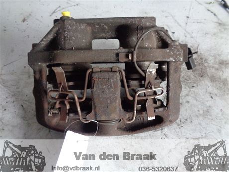 Volkswagen Phaeton 3.2 V6 30V 2002-2015 Remklauw rechts voor