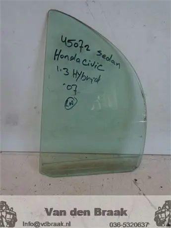 Honda Civic 4 deurs 2006-2011 Scheerruit portier links achter