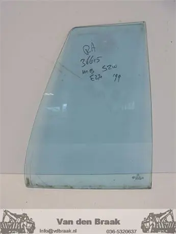 Mercedes Benz S210 1996-2003 Driehoekraam rechts achter