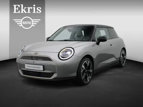 MINI 3-Deurs Cooper E Pakket L + Glazen panoramadak + Parking Assistant Plus + Harman Kardon + Elekt