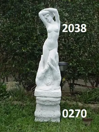 Vrouw op handen dragen met zuil.