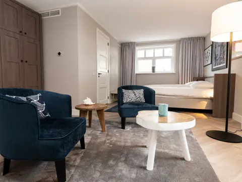 Suite op de bel etage met balkon (geen meubilair) en eigen badkamer