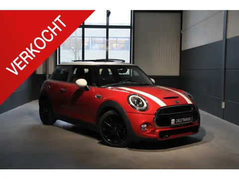 Mini Cooper S 2.0 Chili Serious Mini Cooper S 2.0  Chili Serious Panoramadak | Leder | Sfeerverlicht