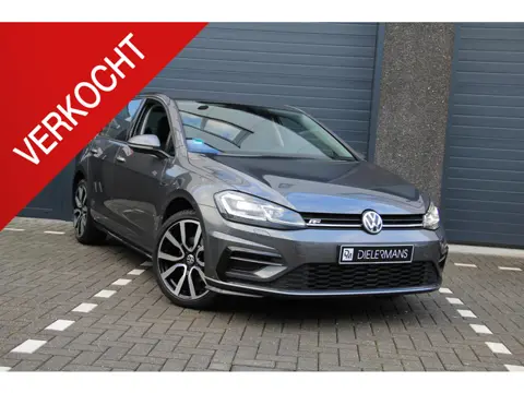 Volkswagen Golf 1.5 TSI Highline Business R Full LED | Apple Carplay | Afneembare trekhaak | Stoelve