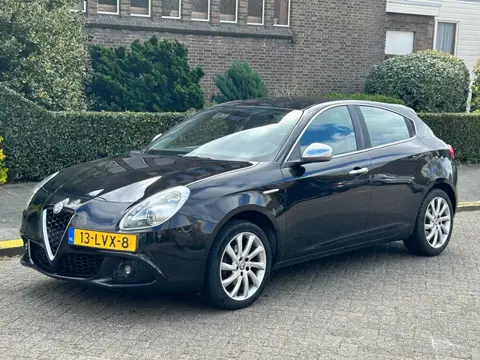 Alfa Romeo Giulietta 1.4 T Distinctive 2010 Led! Nieuwe distributieriem! NAP! Nette en complete auto