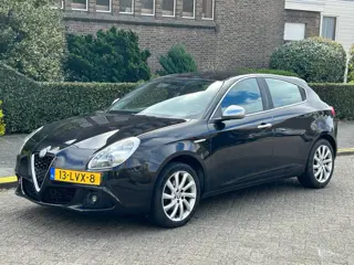 Alfa Romeo Giulietta 1.4 T Distinctive 2010 Led! Nieuwe distributieriem! NAP! Nette en complete auto