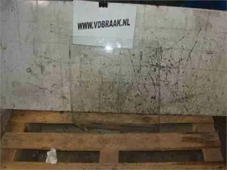 Suzuki swift 5drs rechter achterraam 1996/2002