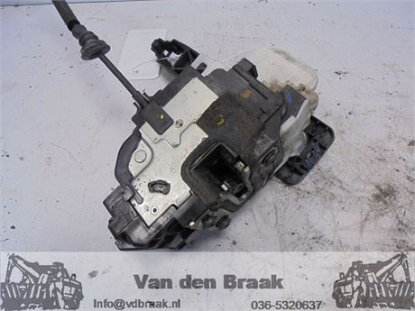 Kia Cee'd 5 drs 2006-2009 Deurslot met cv motor rechts voor