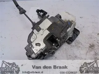 Kia Cee'd 5 drs 2006-2009 Deurslot met cv motor rechts voor