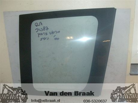 Toyota Yaris Verso 1999-2006 Plakraam rechts achter